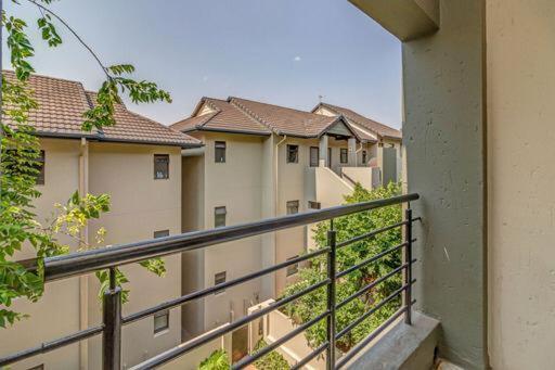 Sisonke Apartment Monte Sandton Exterior photo